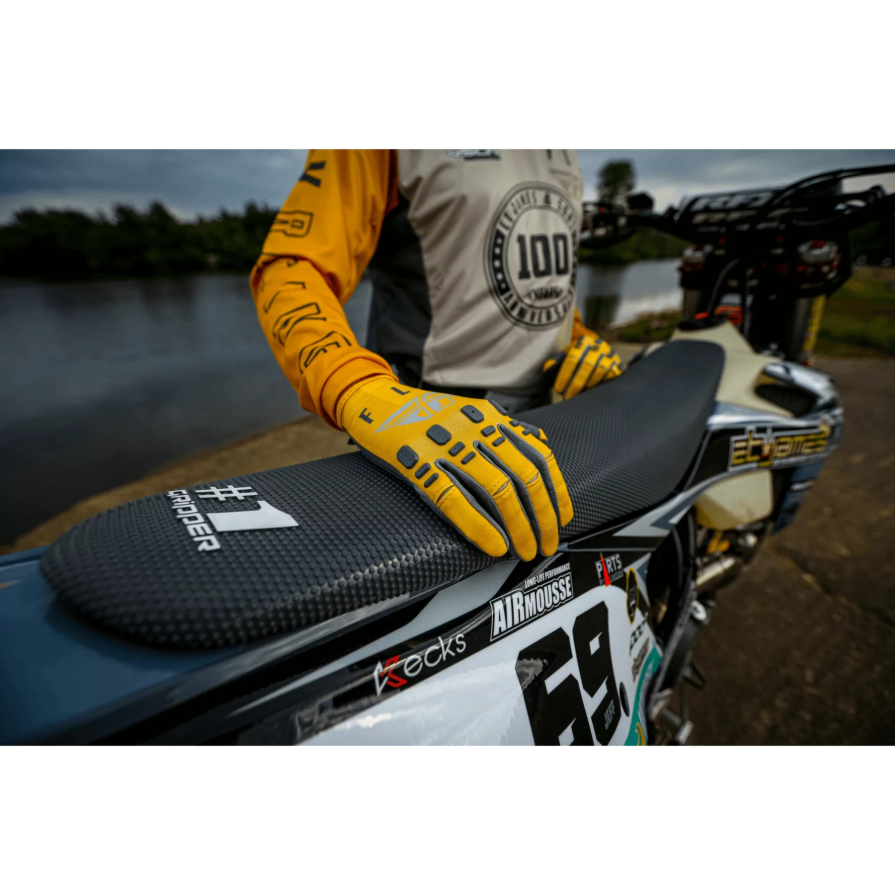 Kit adhesivos moto AÑADIR EN PEDIDO - FUNDA DE SILLÍN ONEGRIPPER Original y Ribbed